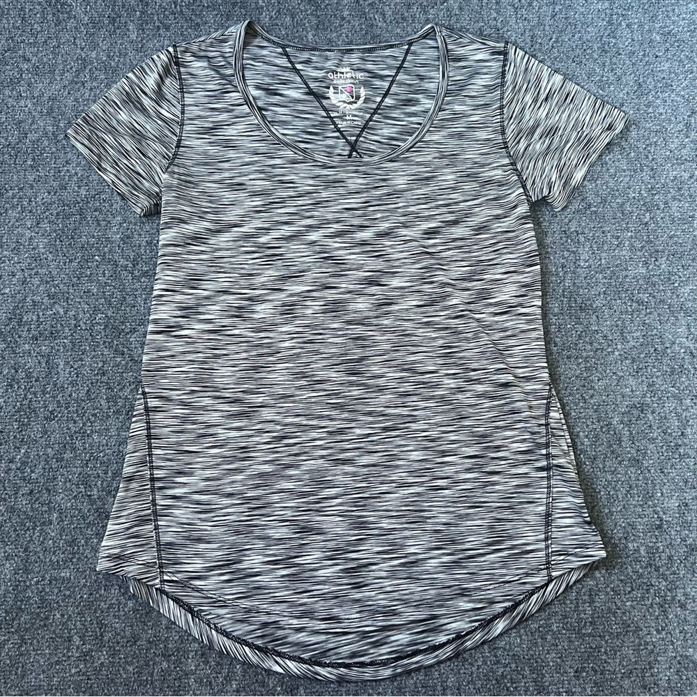 Women’s Scoop Neck Athletic/Workout Shirt Medium